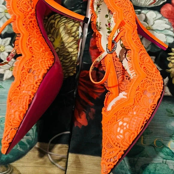 GUCCI Bright VIRGINIA Cotton LACE Pumps With Crystal Buckle NIB Size 37 1/2